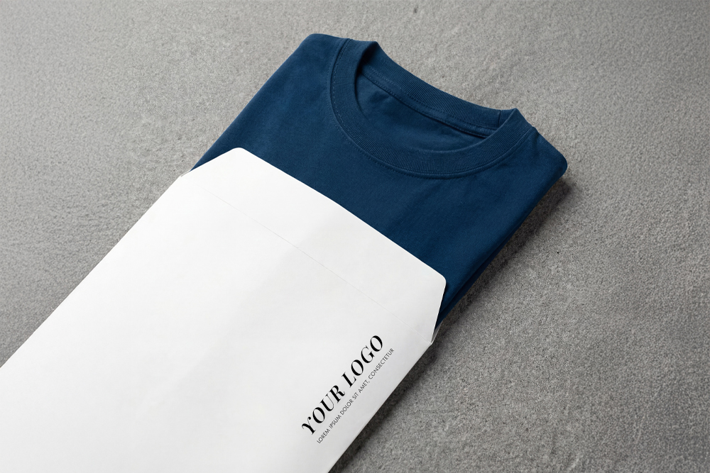 Neutral no-name envelopes &ndash; discreet shipping packaging without Lynka branding